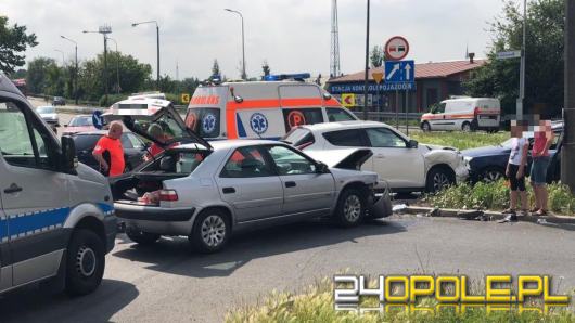 Utrudnienia po kolizji na skrzyżowaniu Fabrycznej, Armii Krajowej i Braci Kowalczyków w Opolu