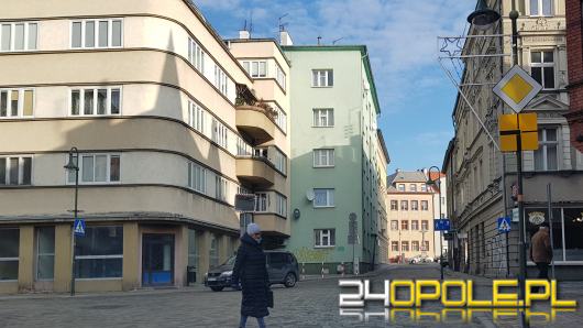 Opolanie przechodz± "na pamiêæ" wymuszaj±c pierwszeñstwo na pojazdach