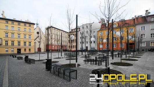 Mieszkańcy skarżą się na parkujących niezgodnie z przepisami na placu św. Sebastiana