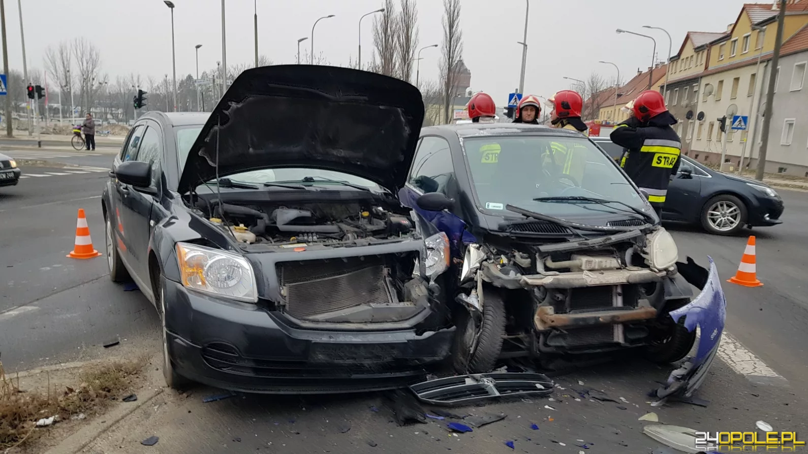 Zderzenie pojazdów na ulicy Oleskiej w Opolu