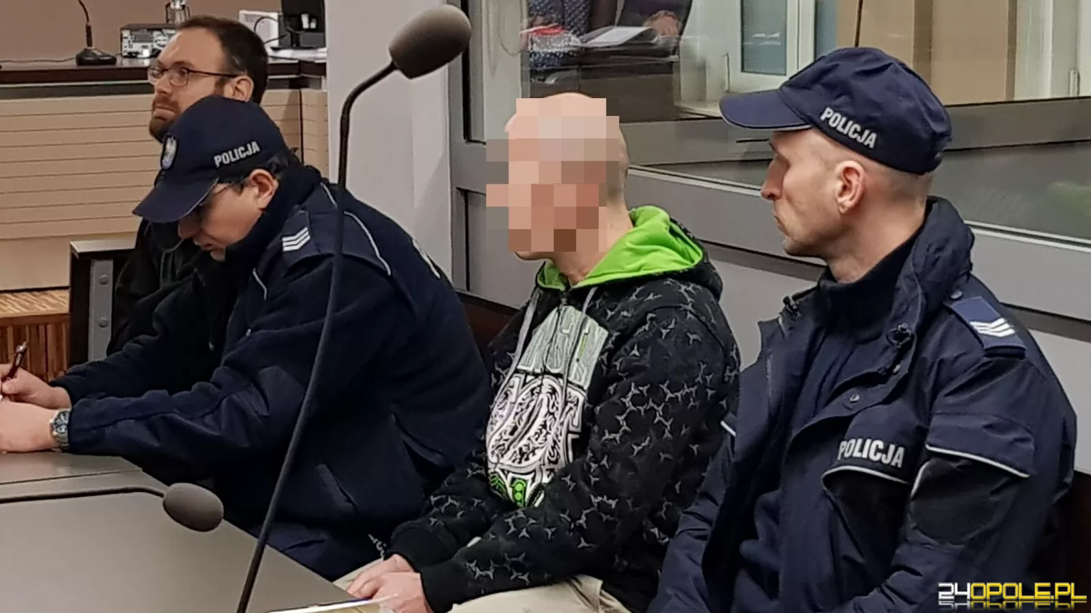 Napadł z nożem na sex-shop i ukradł kasetkę z pieniędzmi. Sylwester S. przed sądem