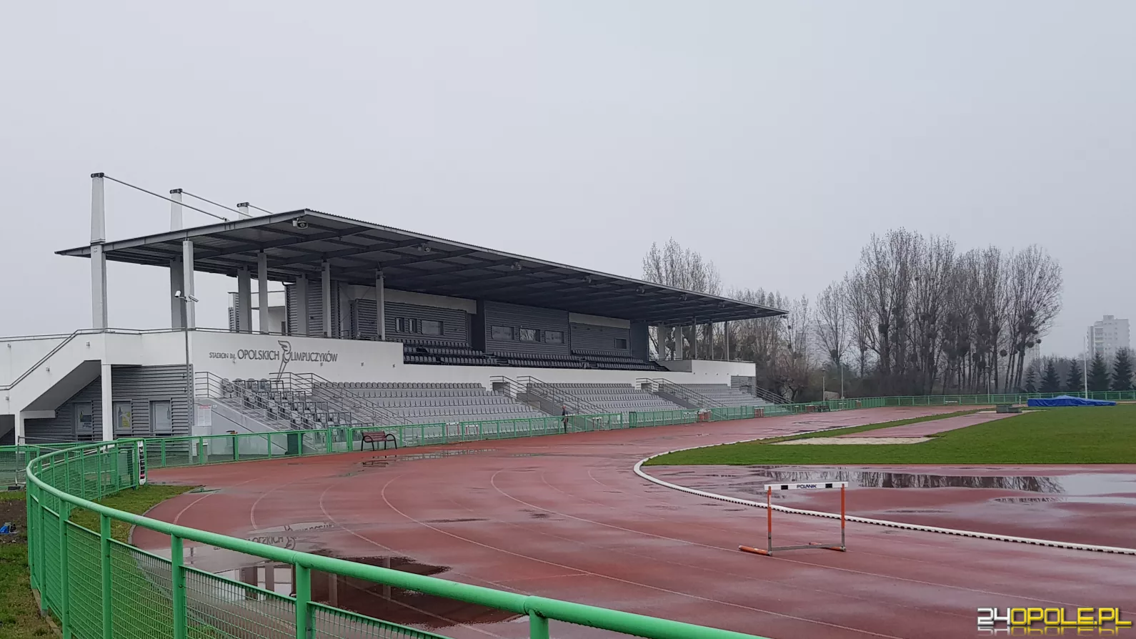 Od dziś możliwy sport na świeżym powietrzu. Obiekty "pod dachem" tylko dla olimpijczyków
