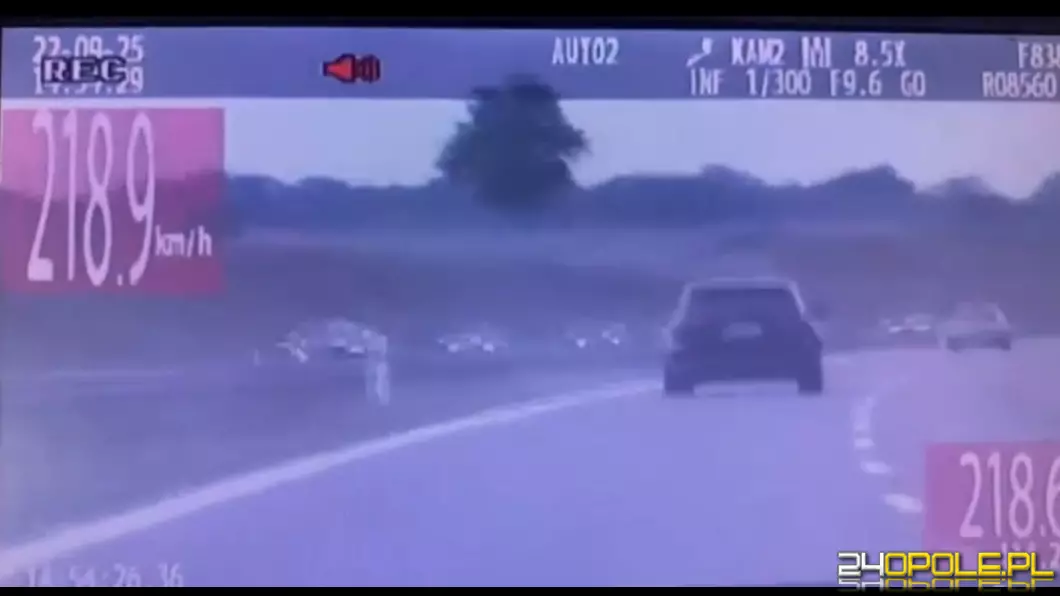 Jak zdobyć 24 punkty karne w 15 sekund? Ten kierowca to wie (FILM)