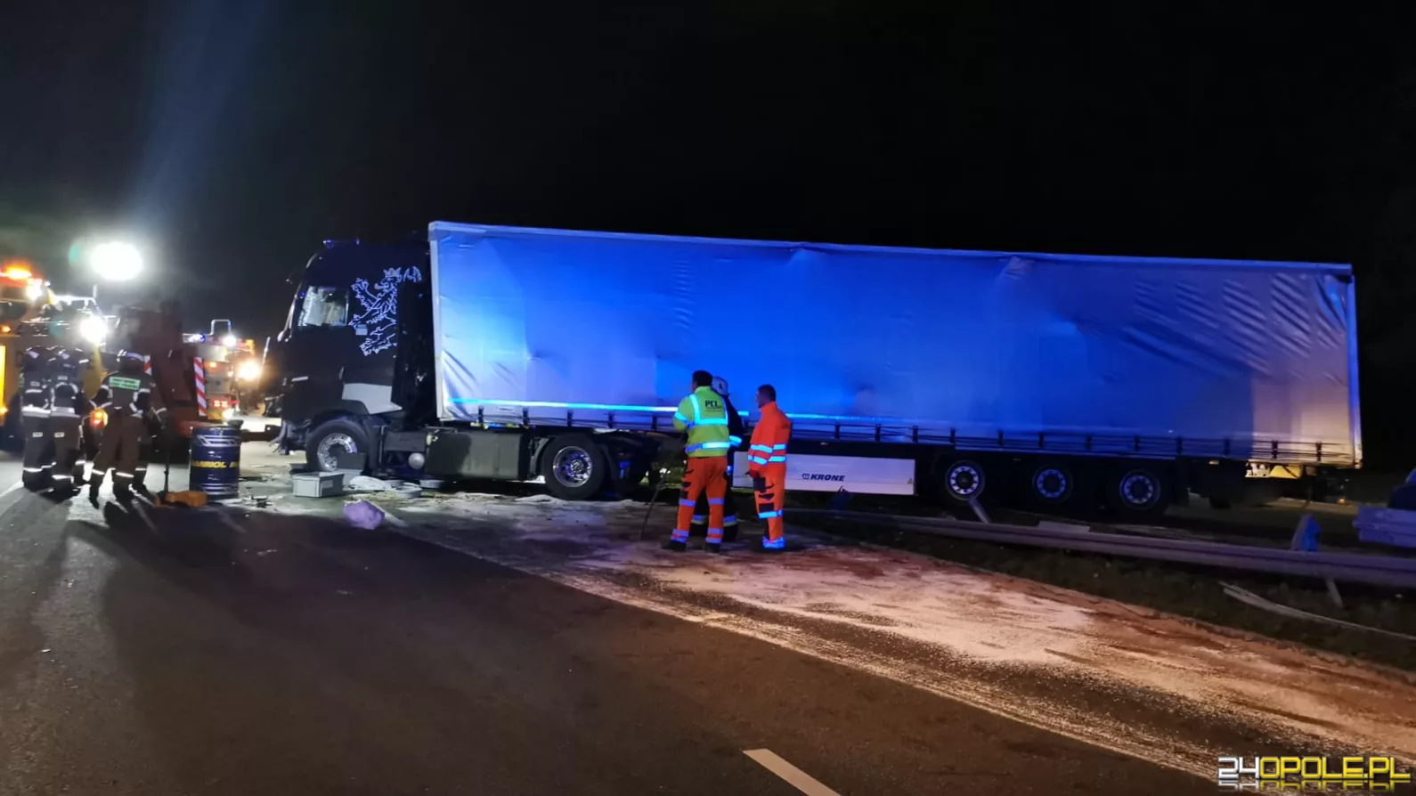 A4 odblokowana po zderzeniu dwóch samochodów ciężarowych