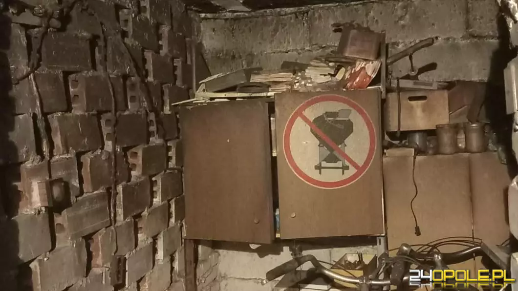 Pożar w bloku w nocy postawił mieszkańców na nogi. Ponad 20 osób musiało się ewakuować