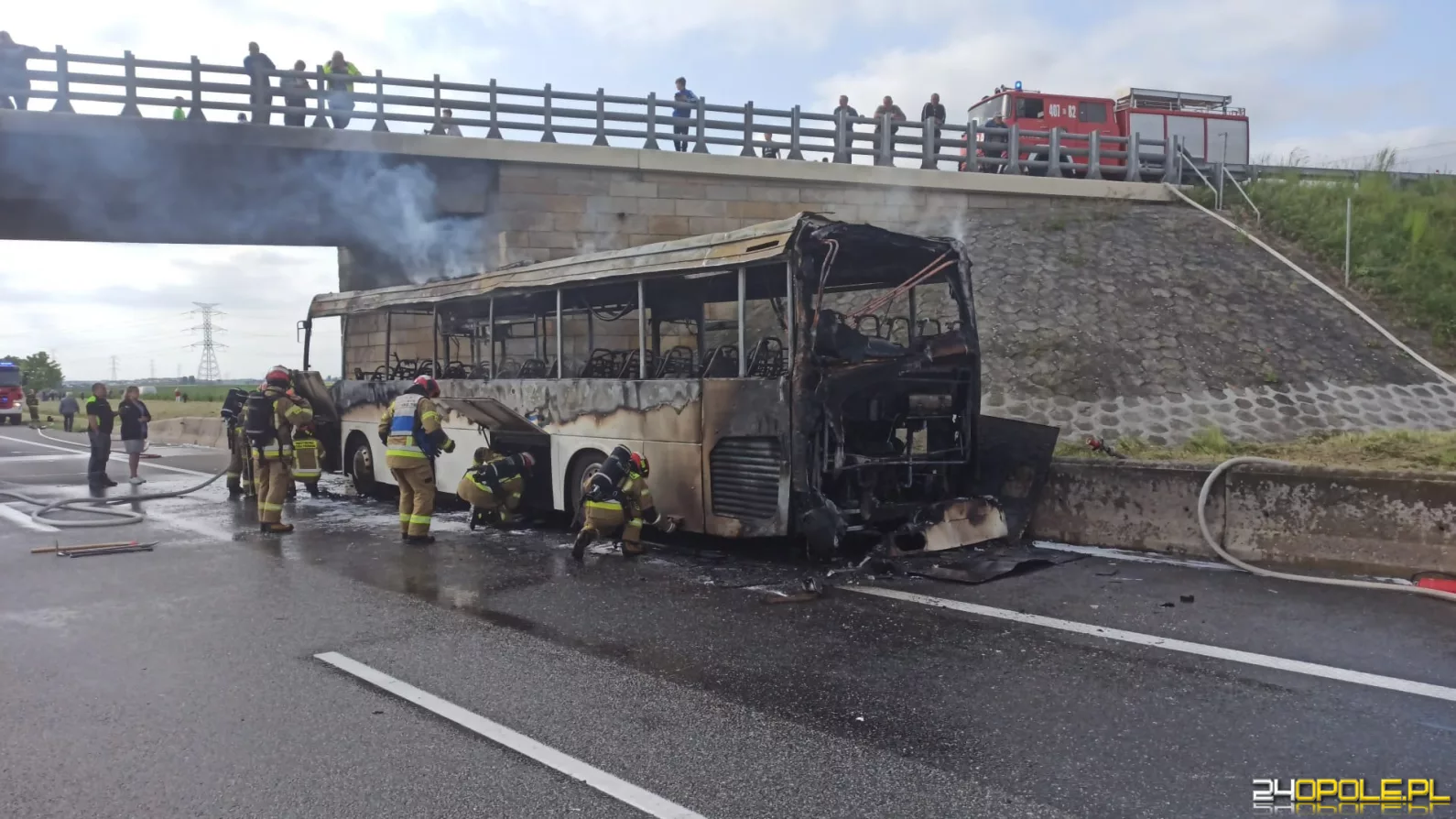 Pożar autobusu przewożącego dzieci na brzeskim odcinku A4