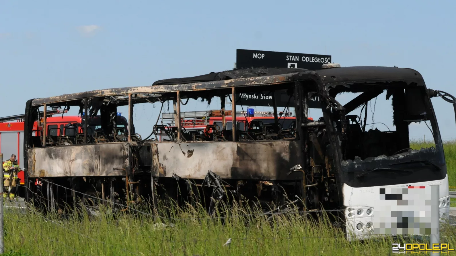 Pożar autokaru na A4. 4 osoby trafiły do szpitala, w tym 3 dzieci
