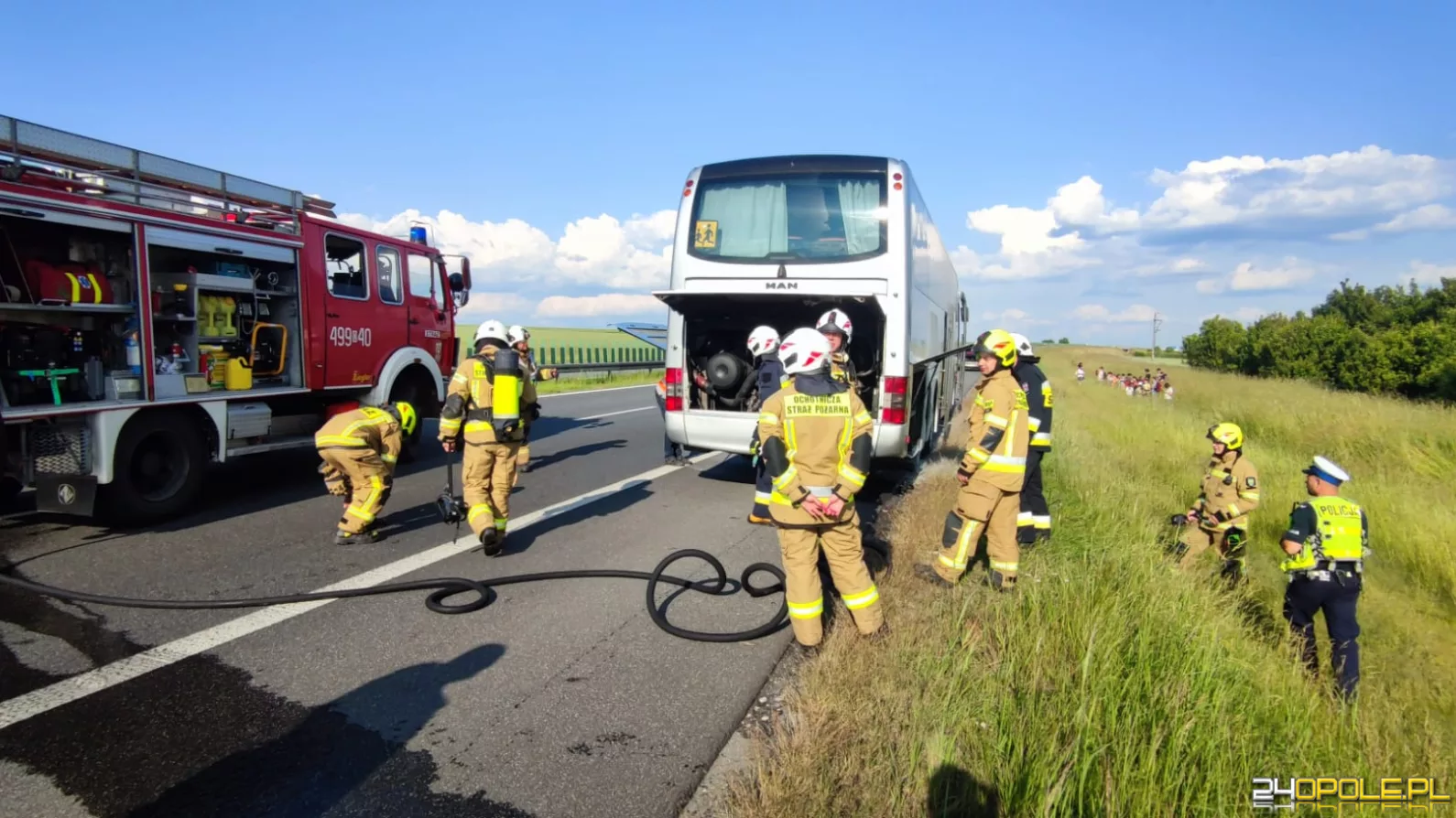 Pożar autokaru na A4. Przewoził dzieci