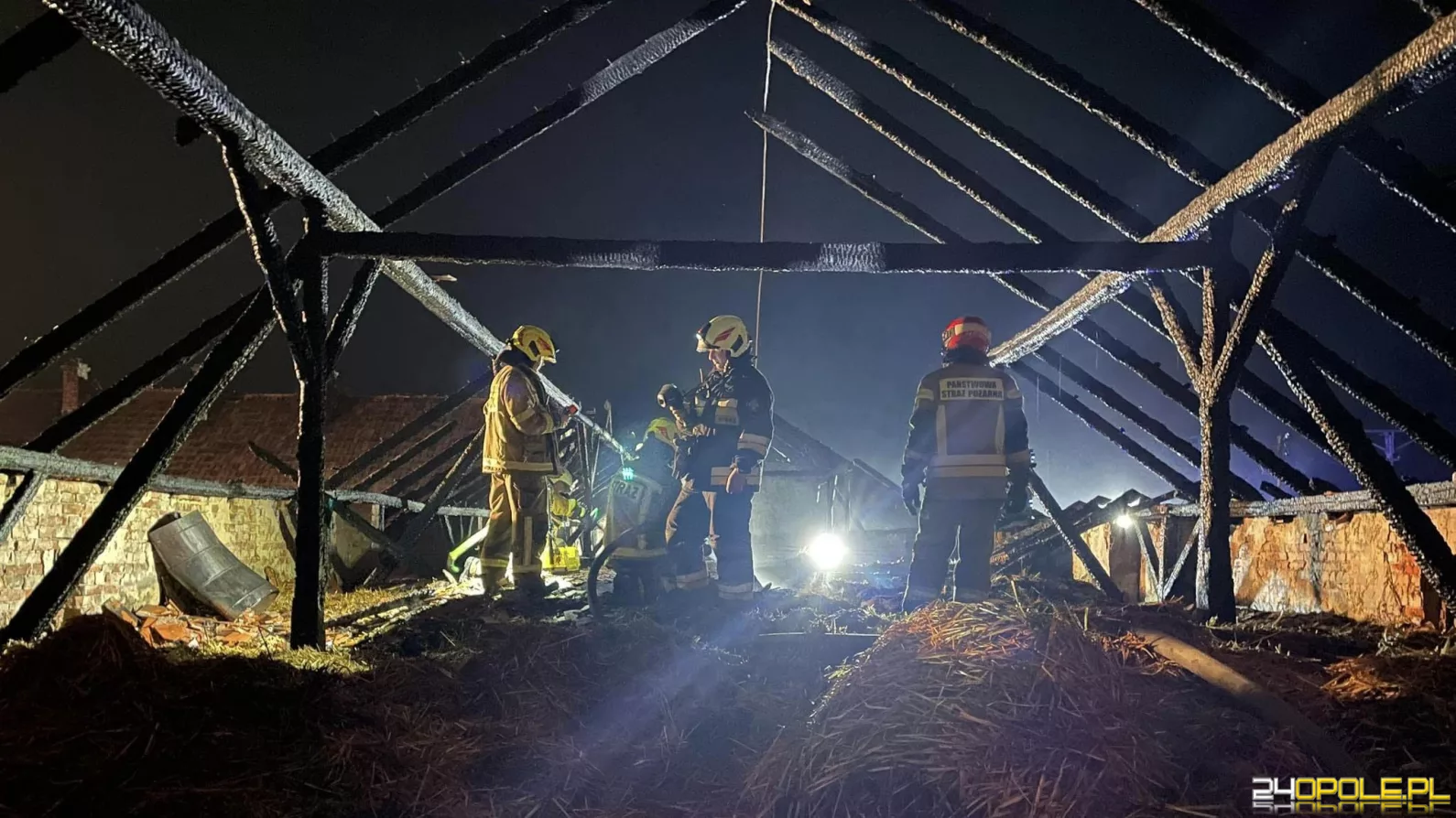 Pożar stodoły w Gogolinie. Strażacy 5 godzin walczyli z ogniem