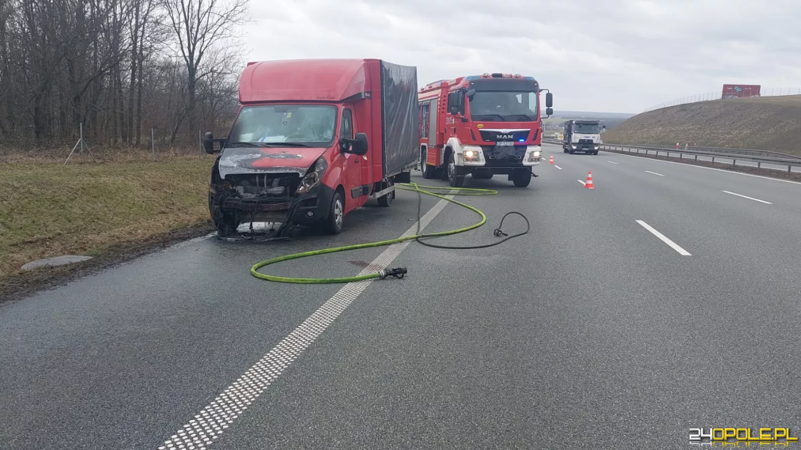 Pożar komory silnika w samochodzie dostawczym