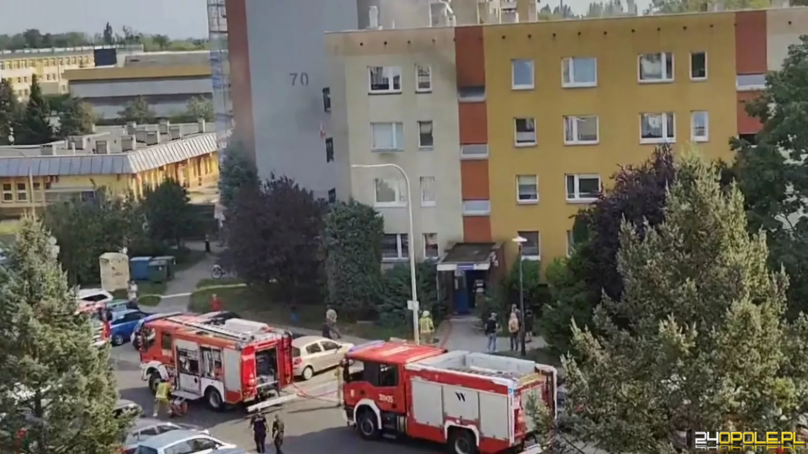 Dym w mieszkaniu przy ul. Szarych Szeregów w Opolu: interwencja straży pożarnej