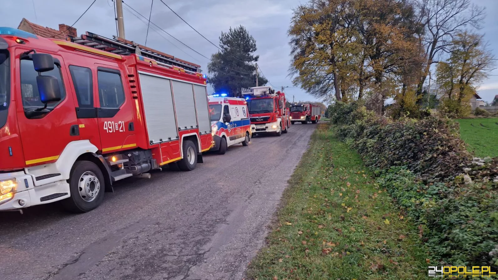 Kalinowice: Pożar budynku mieszkalnego. Jeden z policjantów ucierpiał podczas ewakuacji lokatora