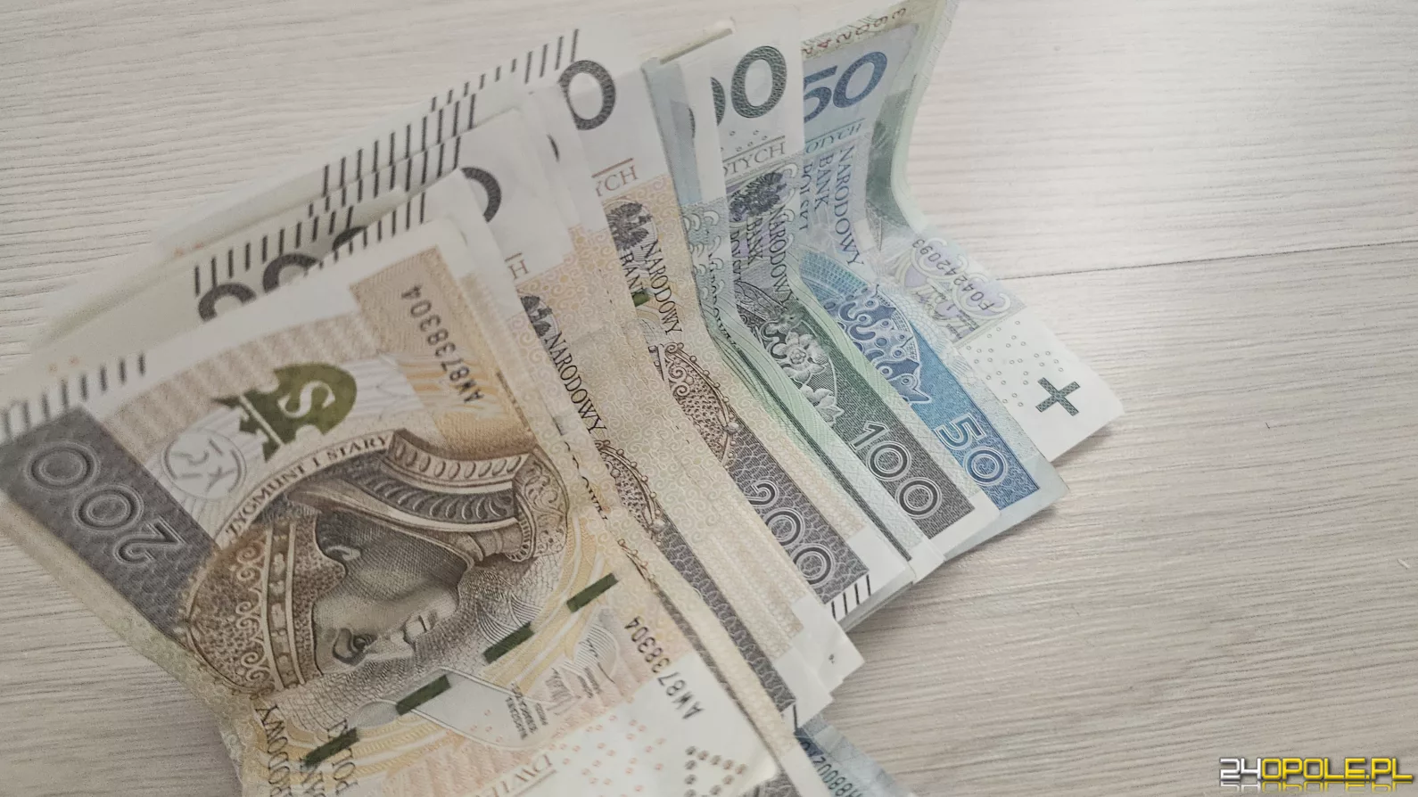 Pierwszy tydzień z tzw. rentą wdowią. Klienci tłumnie przychodzą do ZUS