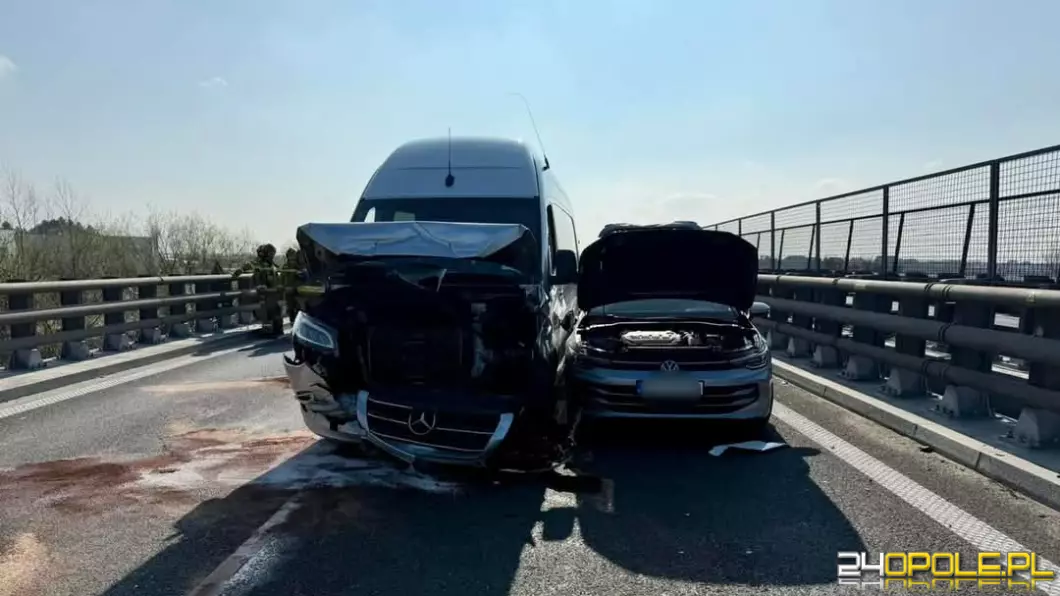Zderzenie pojazdów na A4. Utrudnienia na drodze