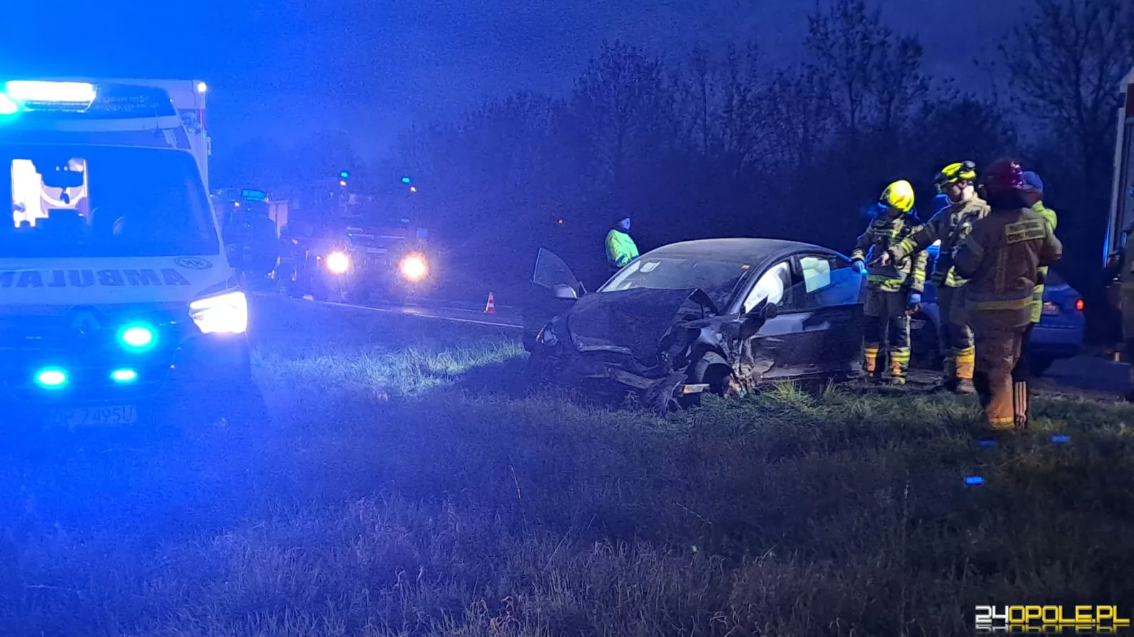 Zderzenie dwóch samochodów na obwodnicy Opola. Ruch odbywa się wahadłowo