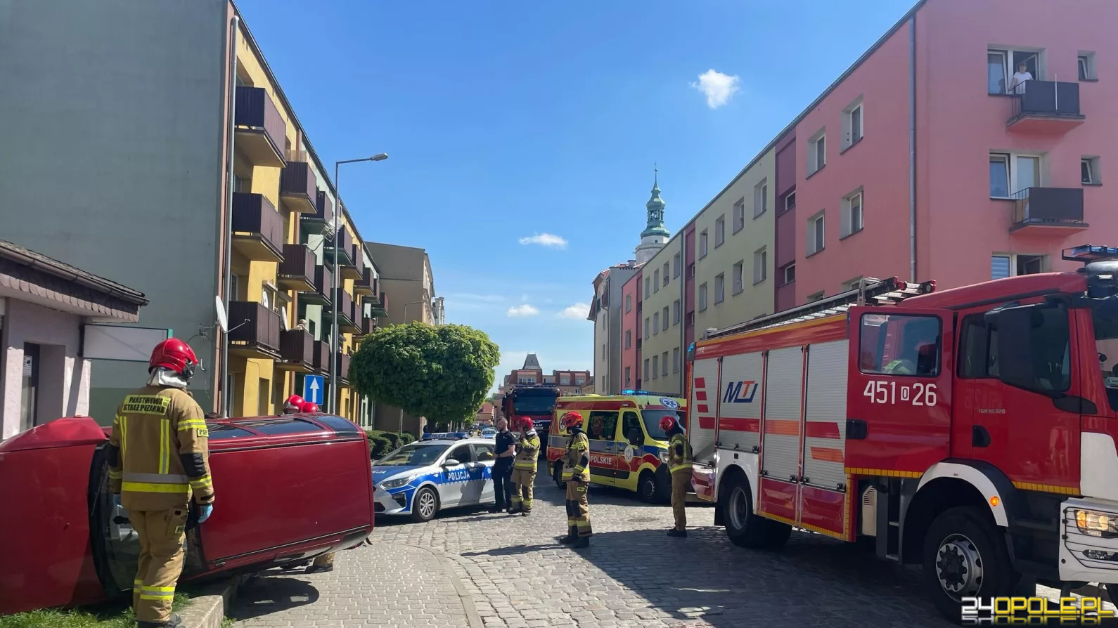 Uderzyła autem w budynek w centrum Namysłowa. Na szczęście nikt nie ucierpiał