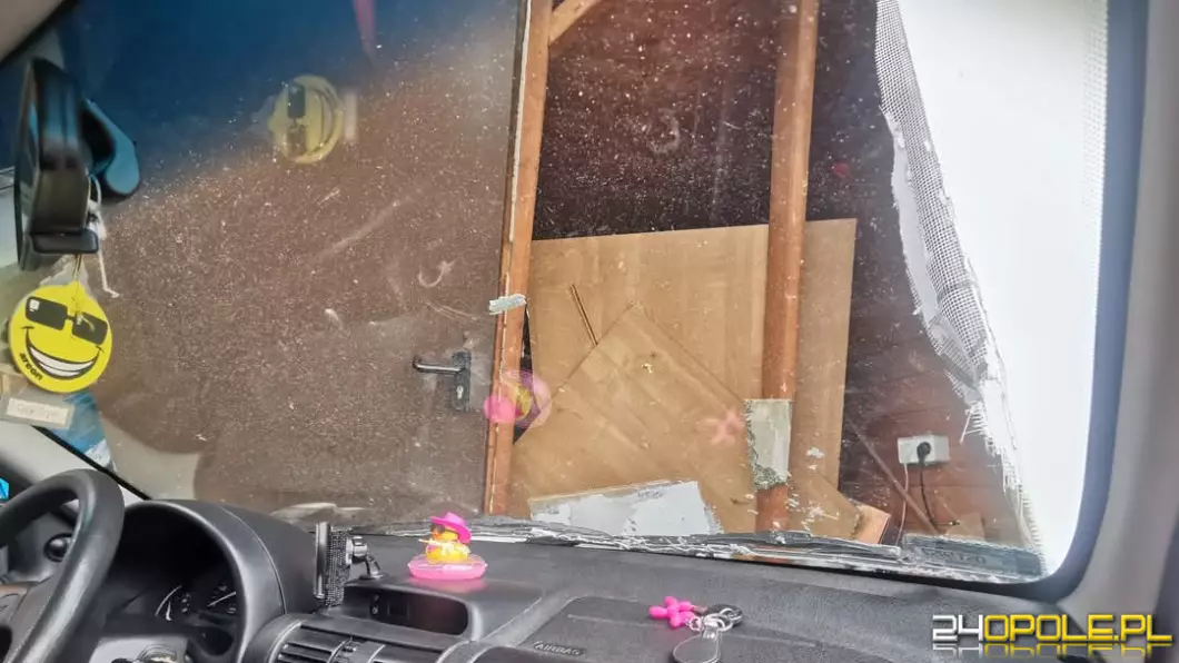 Kierowca zasłabł za kierownicą w Ligocie Czamborowej - auto wjechało w budynek