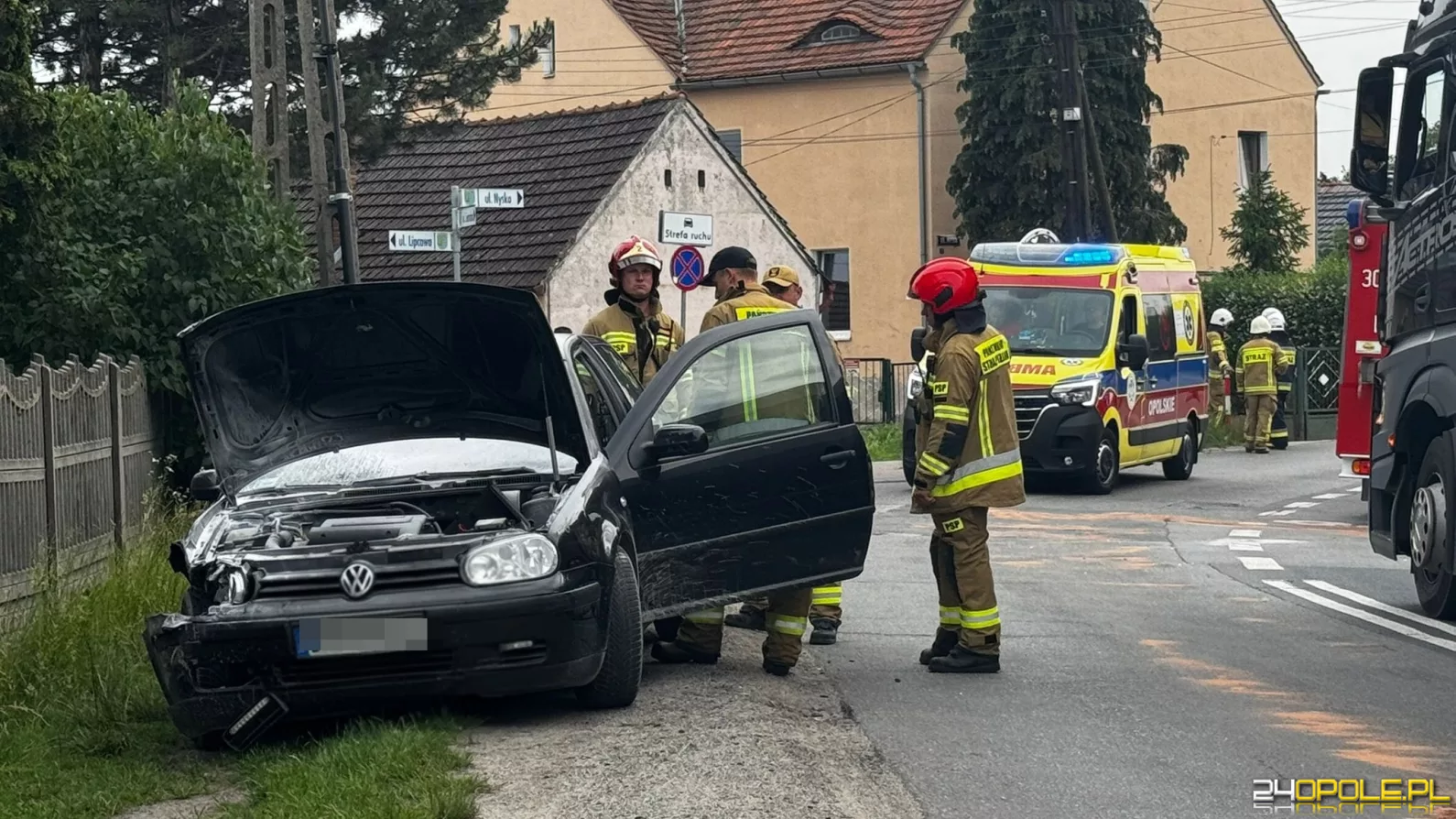 Zderzenie dwóch aut na ul. Sadowej w Opolu. Dziecko trafiło do szpitala