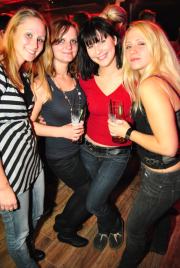 Aqarium - Hot In Here