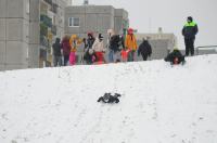 Opolanie ruszyli na sanki do parku na osiedlu Armii Krajowej  - 8573_zima_24opole_0044.jpg