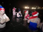 Morsy z Opola powitały Nowy Rok w lodowatej wodzie!  - 8751_resize_img_20211231_235823.jpg