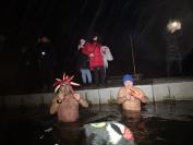Morsy z Opola powitały Nowy Rok w lodowatej wodzie!  - 8751_resize_img_20220101_000105.jpg
