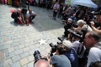 Celińska, Rybiński, Wanda i Banda, Piekarczyk - Odsłonili Gwiazdy w Opolskiej Alei Gwiazd - 9094_kfpp_gwiazdy_24opole_0189.jpg