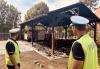 Policjanci ewakuowali 76-latka z płonącego domu w Reńskiej Wsi