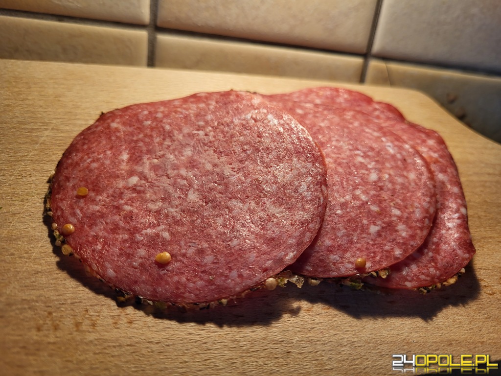 Salmonella w salami. Sprawdź, czy nie masz tej partii w lodówce