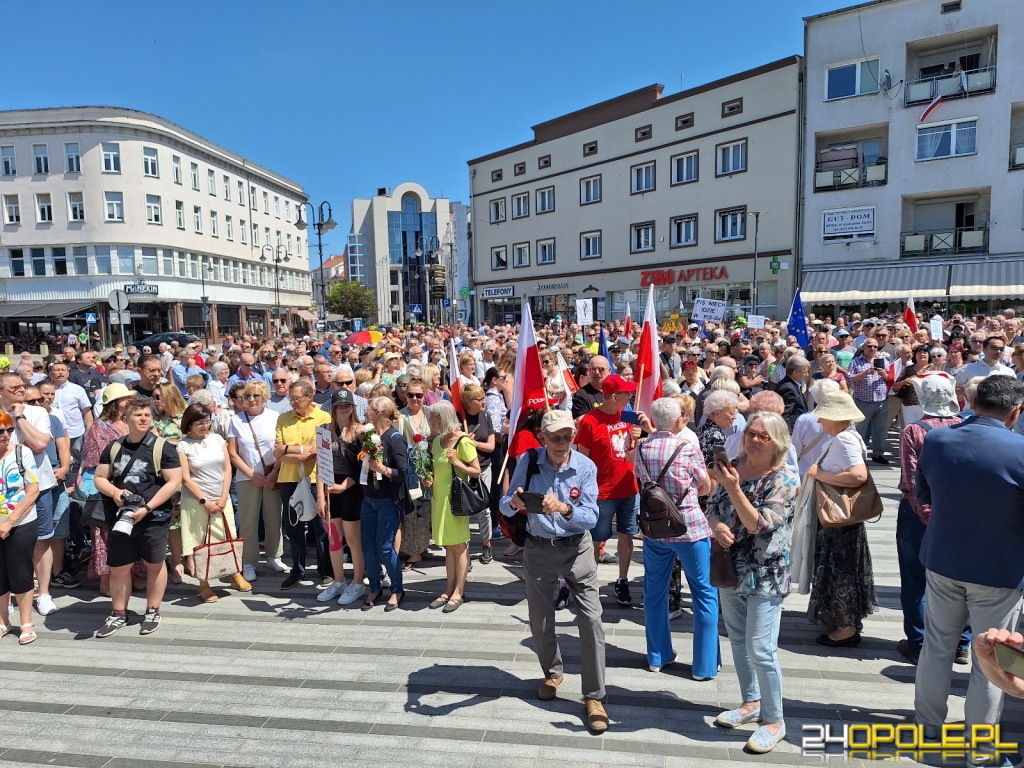 Several hundred people took part in the protest against government policies