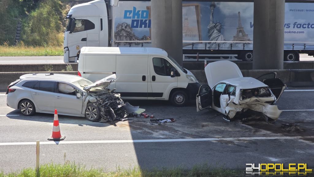 Zderzenie czterech aut na A4. Droga zablokowana AKTUALIZACJA WIDEO