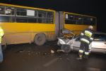 Zderzenie osobówki z autobusem 