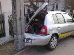 Wjechała renault w słup