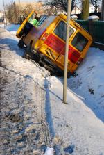 Samochód wjechał w drogowców