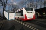 Kontener spadł na autobus