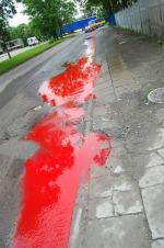 Czerwone studzienki kanalizacyjne