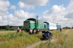Bus wjechał pod lokomotywę