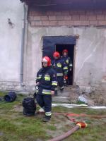 Trzy osoby poszkodowane w pożarze domu