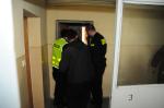 Kobieta wzywała pomocy, policjanci wyważyli drzwi