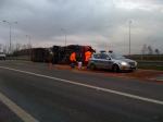 Cysterna przewróciła się na autostradzie