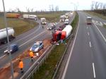 Cysterna przewróciła się na autostradzie