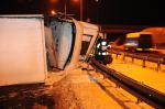 Przewrócona ciężarówka blokowała autostradę