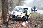 Bus uderzył w drzewo, dwie osoby ranne