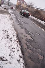 Slalomem po Opolu. Dziura goni dziurę.