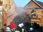 30 strażaków gasiło pożar gospodarstwa