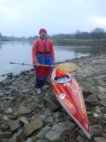 Emeryt na kajaku już na półmetku rejsu Odrą
