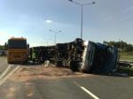 Przewrócona ciężarówka blokowała autostradę