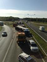 Przewrócona ciężarówka blokowała autostradę
