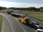 Przewrócona ciężarówka blokowała autostradę