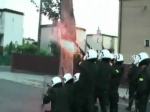 Zamieszki kiboli w Namysłowie. Policja użyła broni. [video]